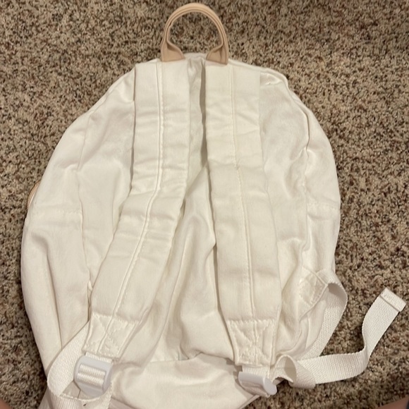 Benefit Laughter is the Best Cosmetic Backpack - Picture 8 of 9